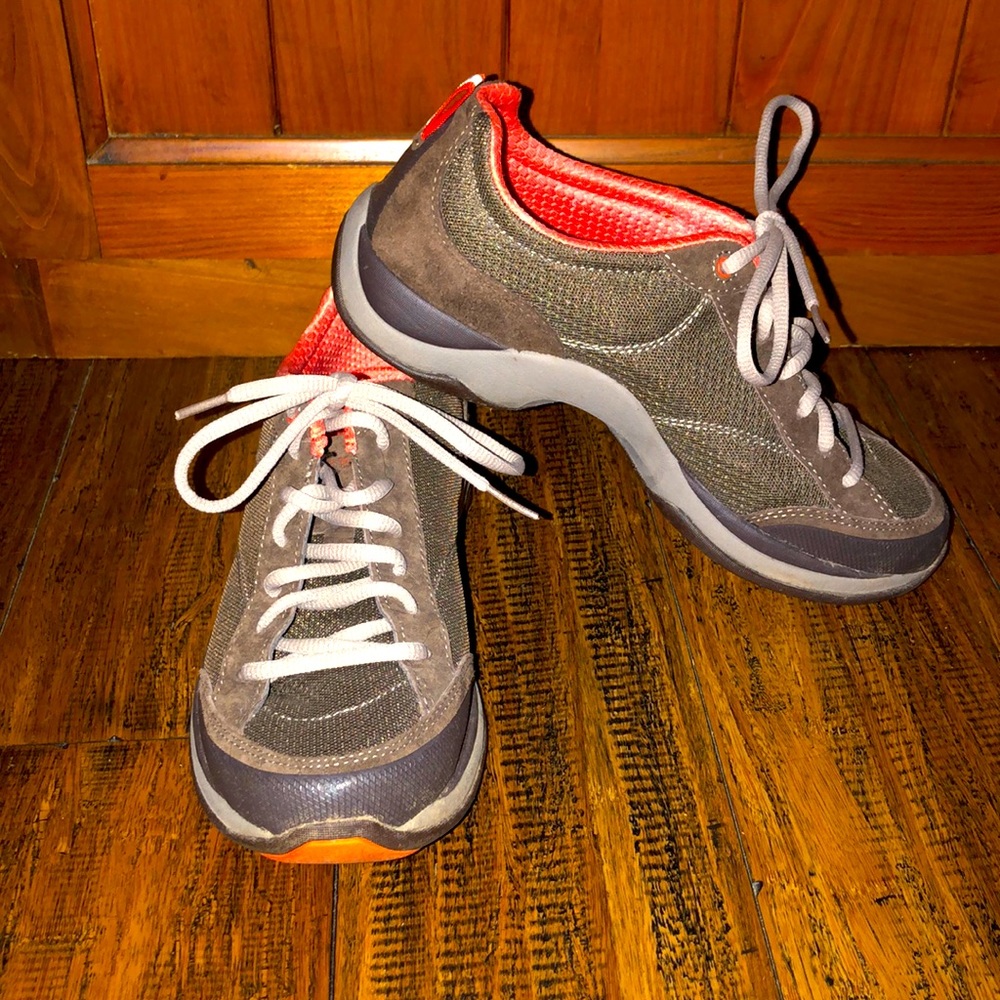 BOGO 🤩 Dansko walking/hiking Brown/orange size 8